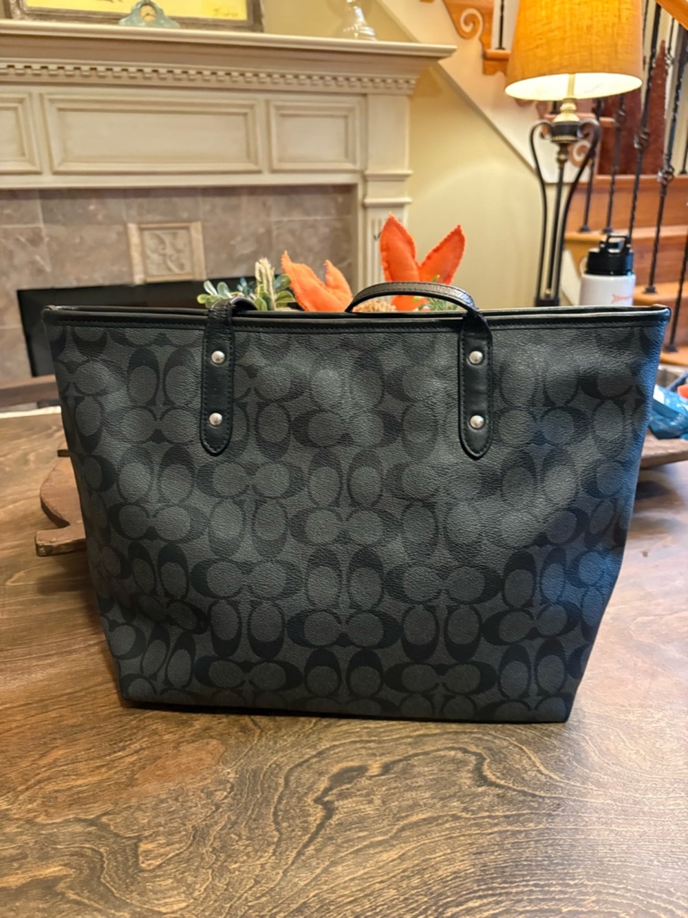 Preloved Coach Black Signature Logo Canvas Tote - Picture 4 of 17